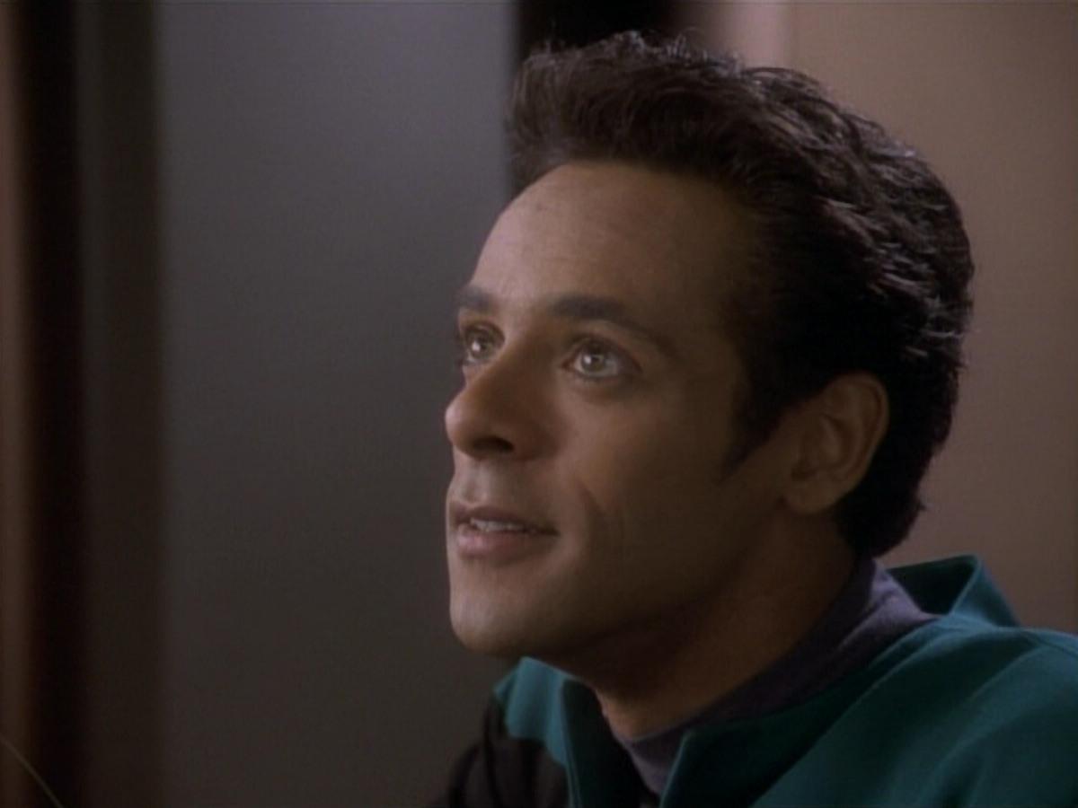 extant_StarTrekDS9_1x04-PastPrologue_2169.jpg