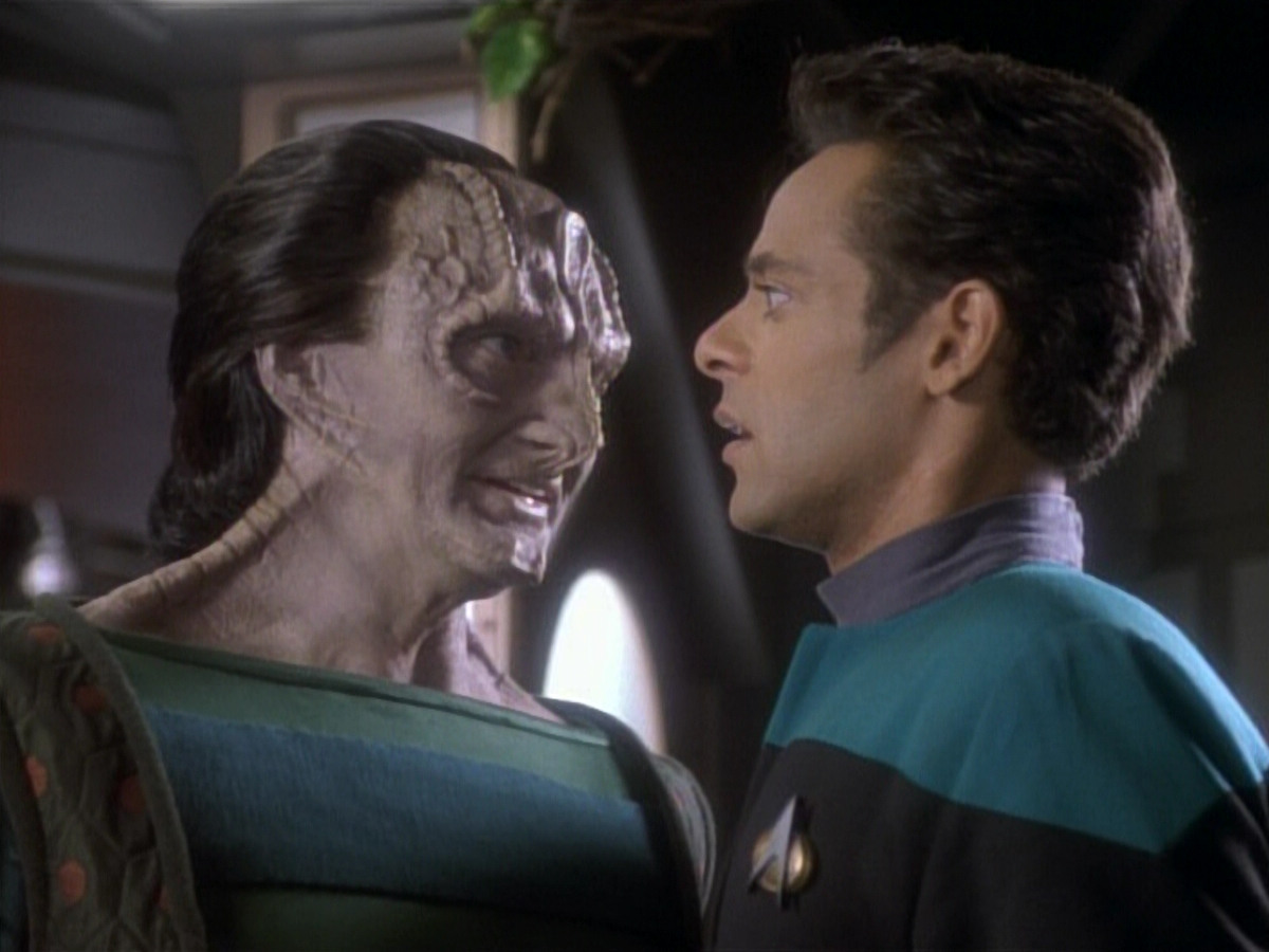 extant_StarTrekDS9_1x04-PastPrologue_2251.jpg