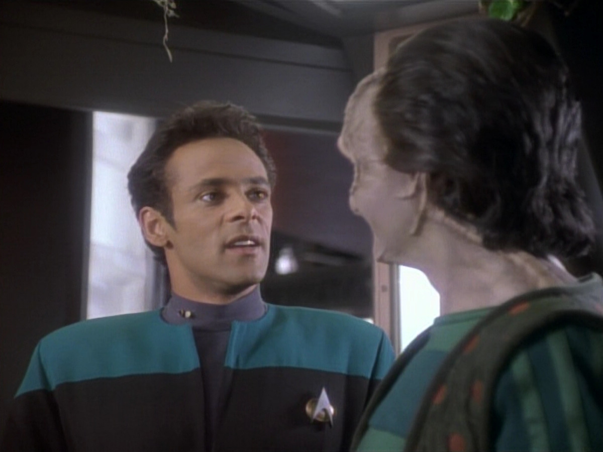extant_StarTrekDS9_1x04-PastPrologue_2271.jpg