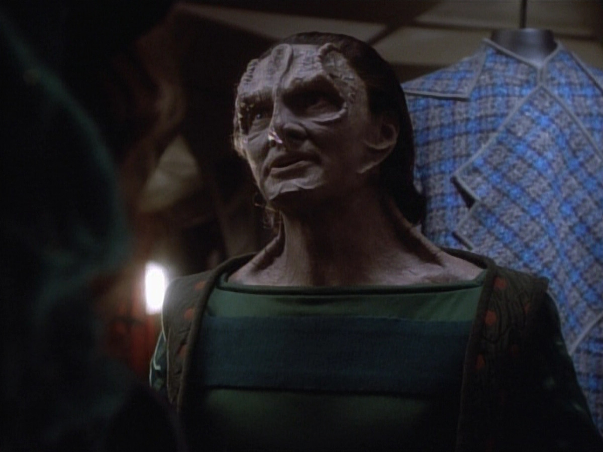 extant_StarTrekDS9_1x04-PastPrologue_2749.jpg