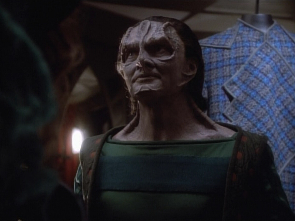 extant_StarTrekDS9_1x04-PastPrologue_2761.jpg