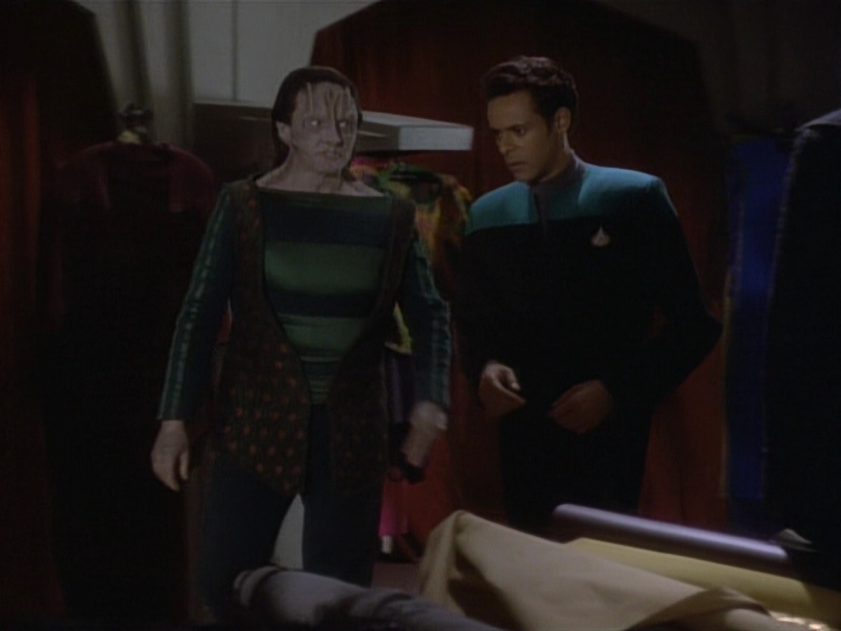 extant_StarTrekDS9_1x04-PastPrologue_2795.jpg