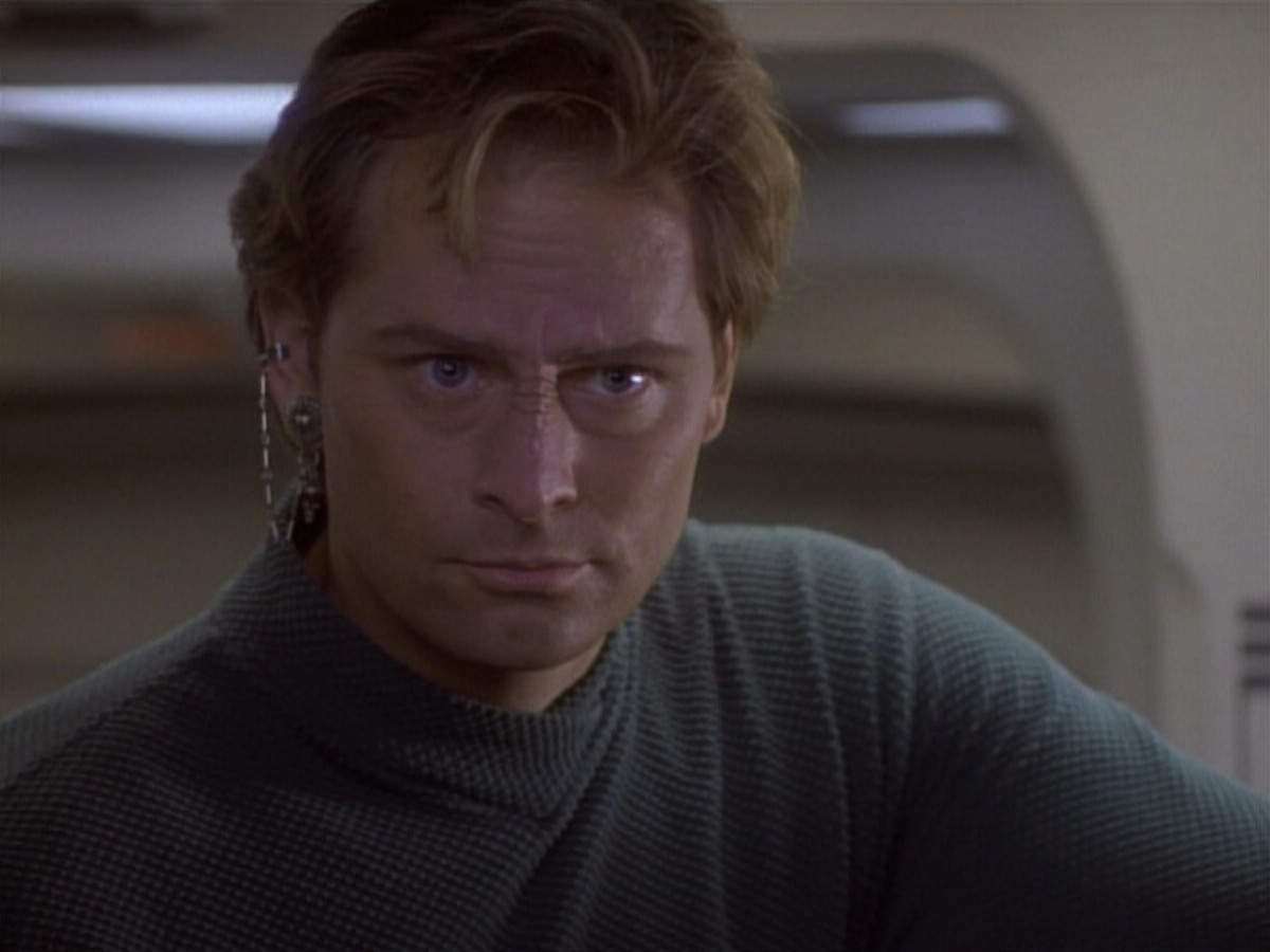 extant_StarTrekDS9_1x04-PastPrologue_3357.jpg