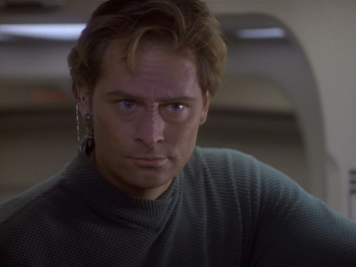 extant_StarTrekDS9_1x04-PastPrologue_3358.jpg