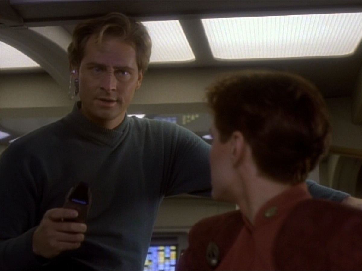 extant_StarTrekDS9_1x04-PastPrologue_3377.jpg