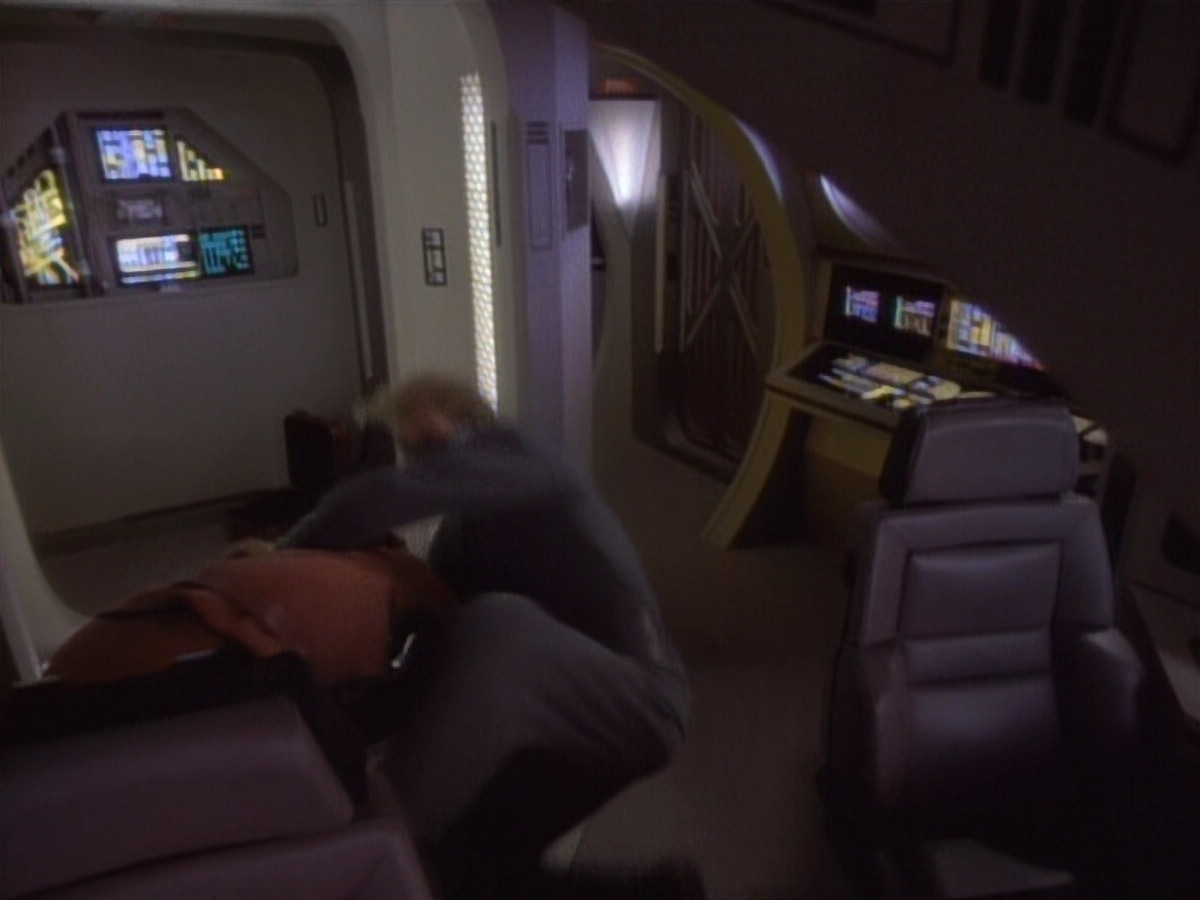 extant_StarTrekDS9_1x04-PastPrologue_3408.jpg