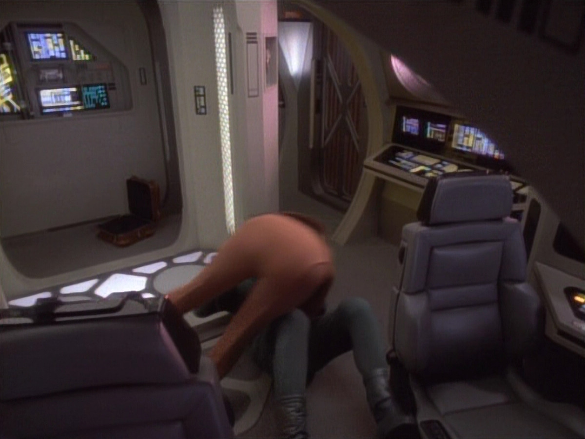 extant_StarTrekDS9_1x04-PastPrologue_3409.jpg
