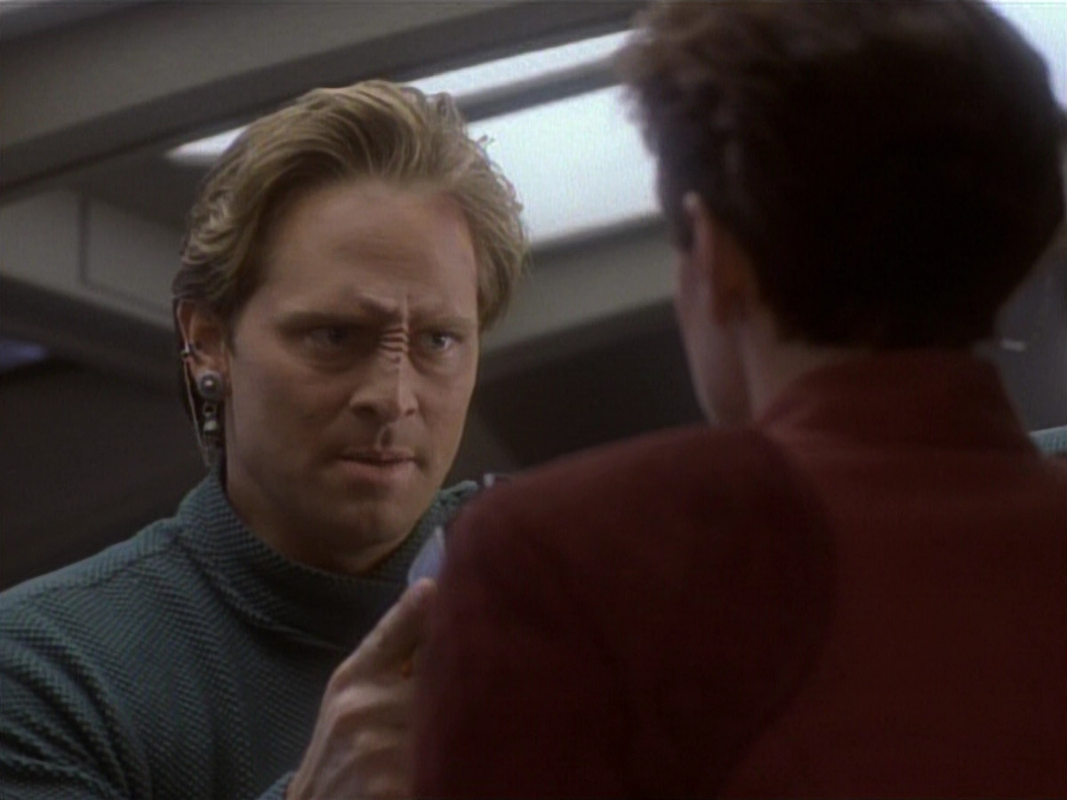 extant_StarTrekDS9_1x04-PastPrologue_3464.jpg