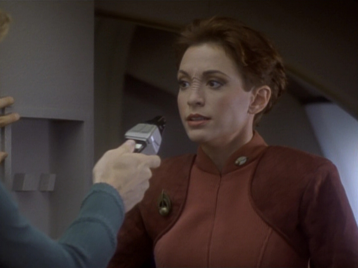 extant_StarTrekDS9_1x04-PastPrologue_3466.jpg