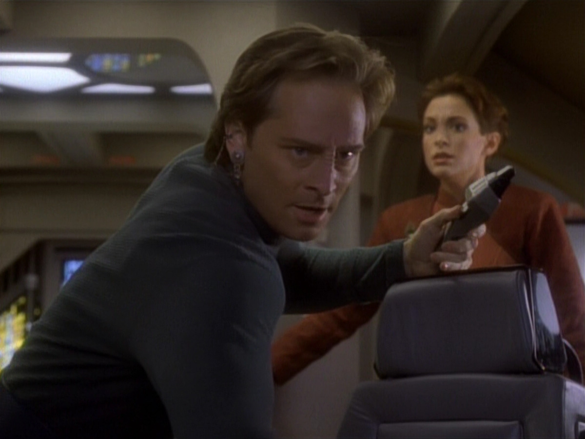 extant_StarTrekDS9_1x04-PastPrologue_3472.jpg
