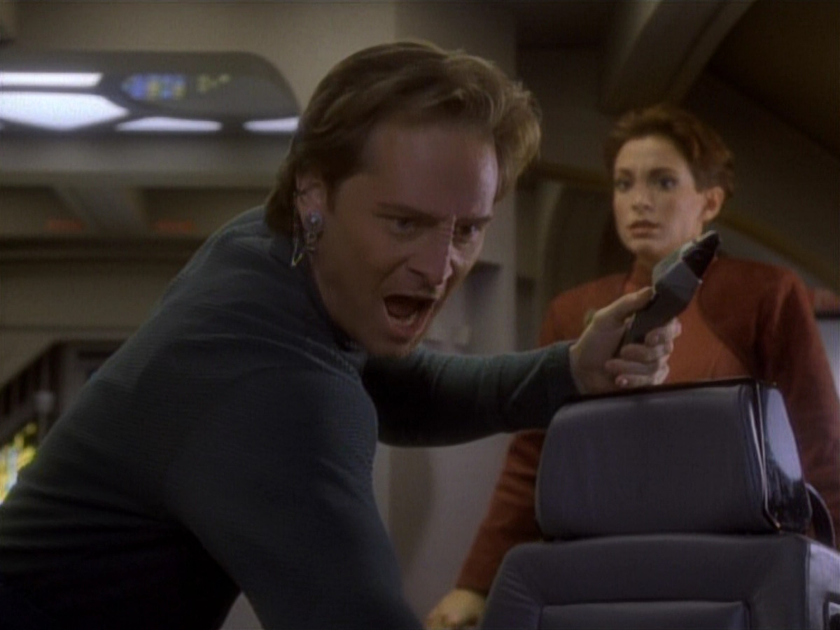 extant_StarTrekDS9_1x04-PastPrologue_3473.jpg