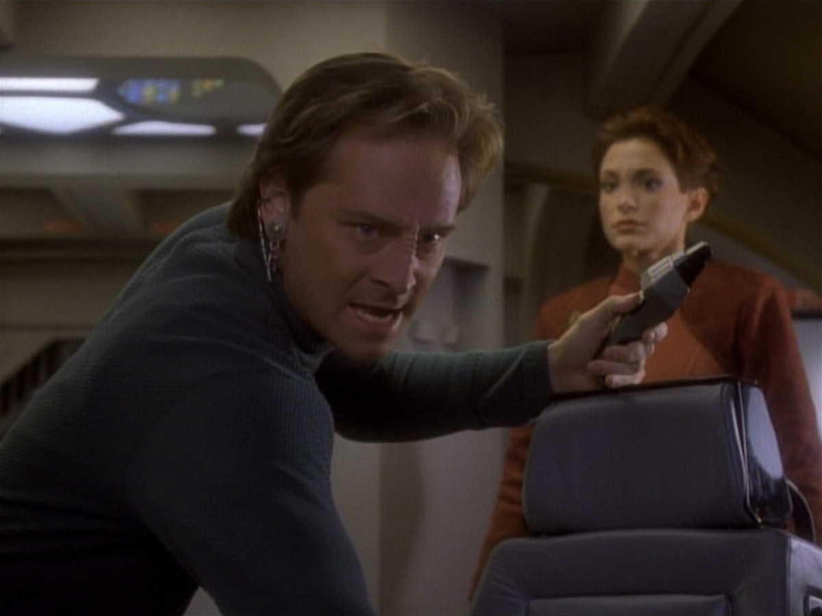 extant_StarTrekDS9_1x04-PastPrologue_3478.jpg