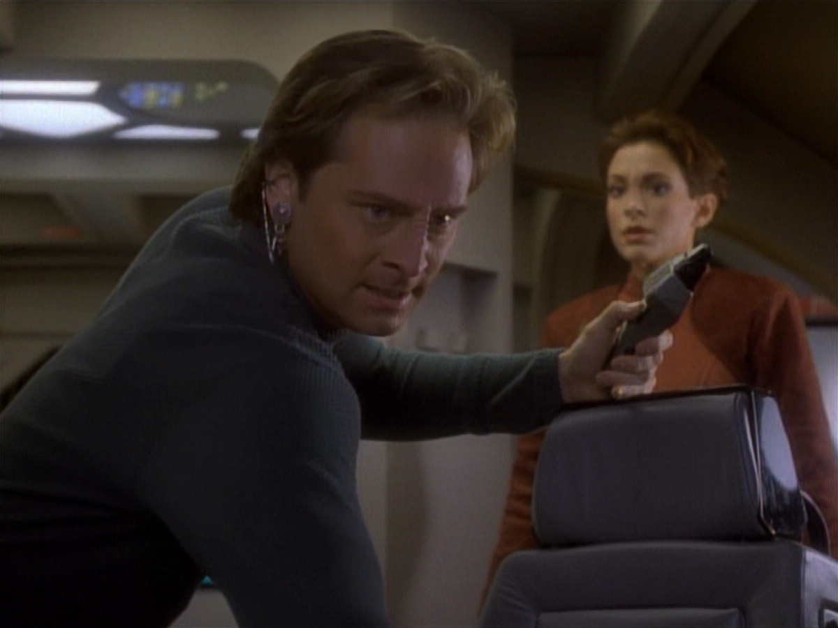 extant_StarTrekDS9_1x04-PastPrologue_3479.jpg