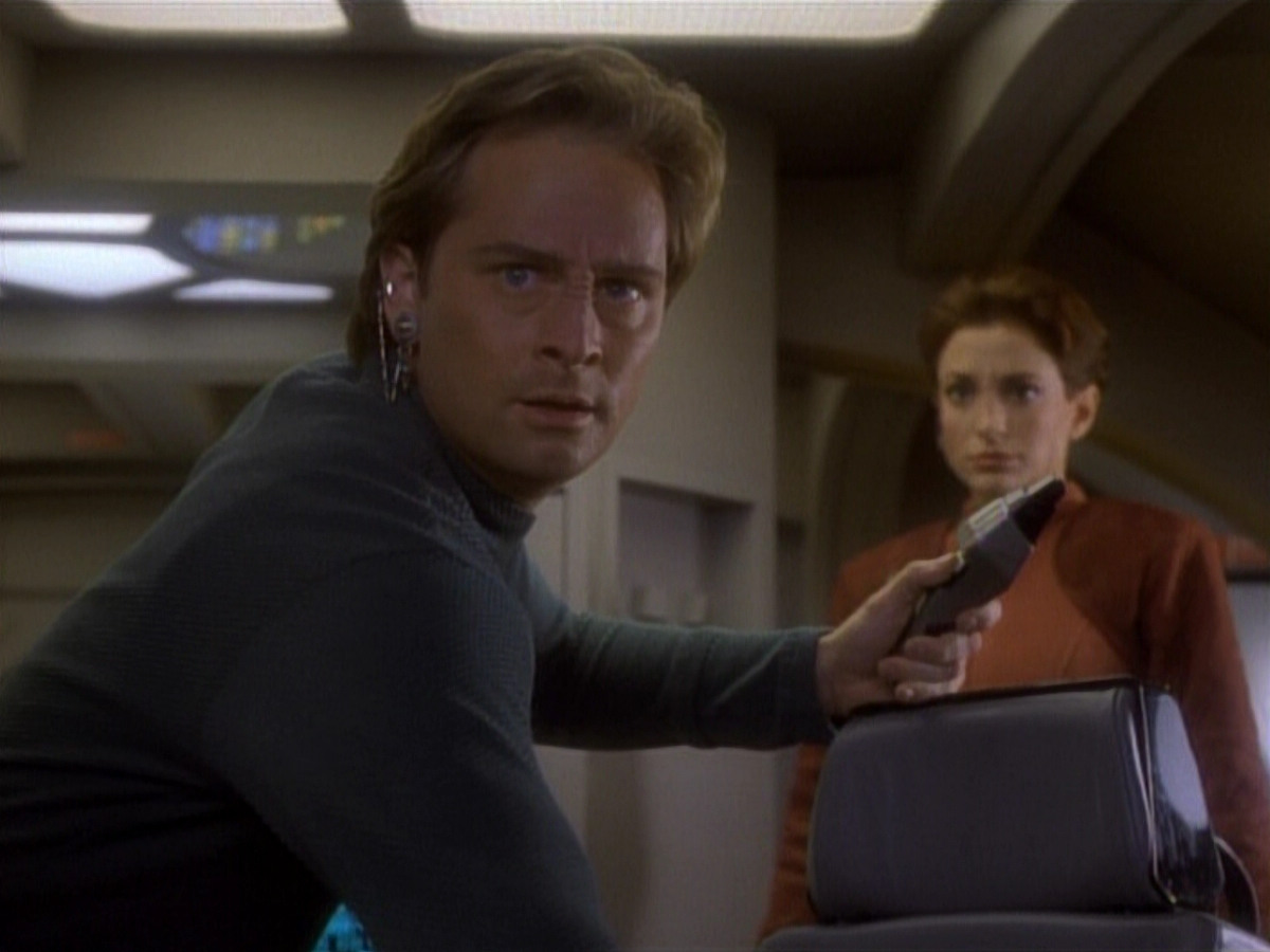 extant_StarTrekDS9_1x04-PastPrologue_3491.jpg