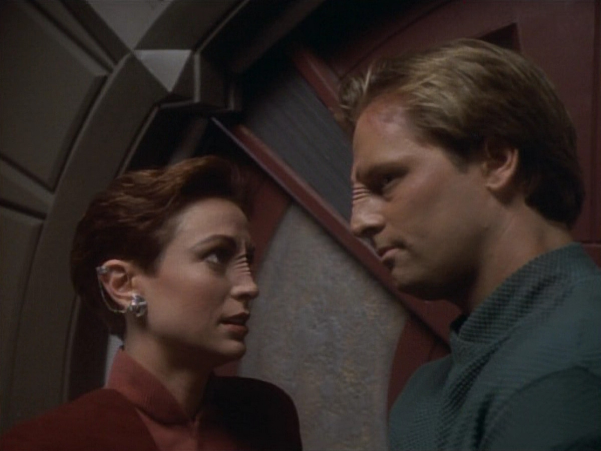 extant_StarTrekDS9_1x04-PastPrologue_3552.jpg
