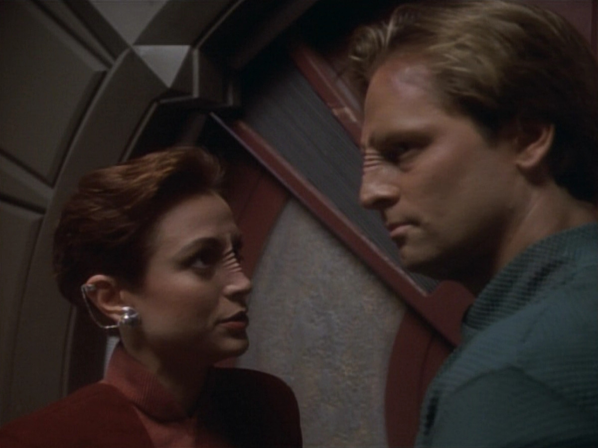 extant_StarTrekDS9_1x04-PastPrologue_3554.jpg
