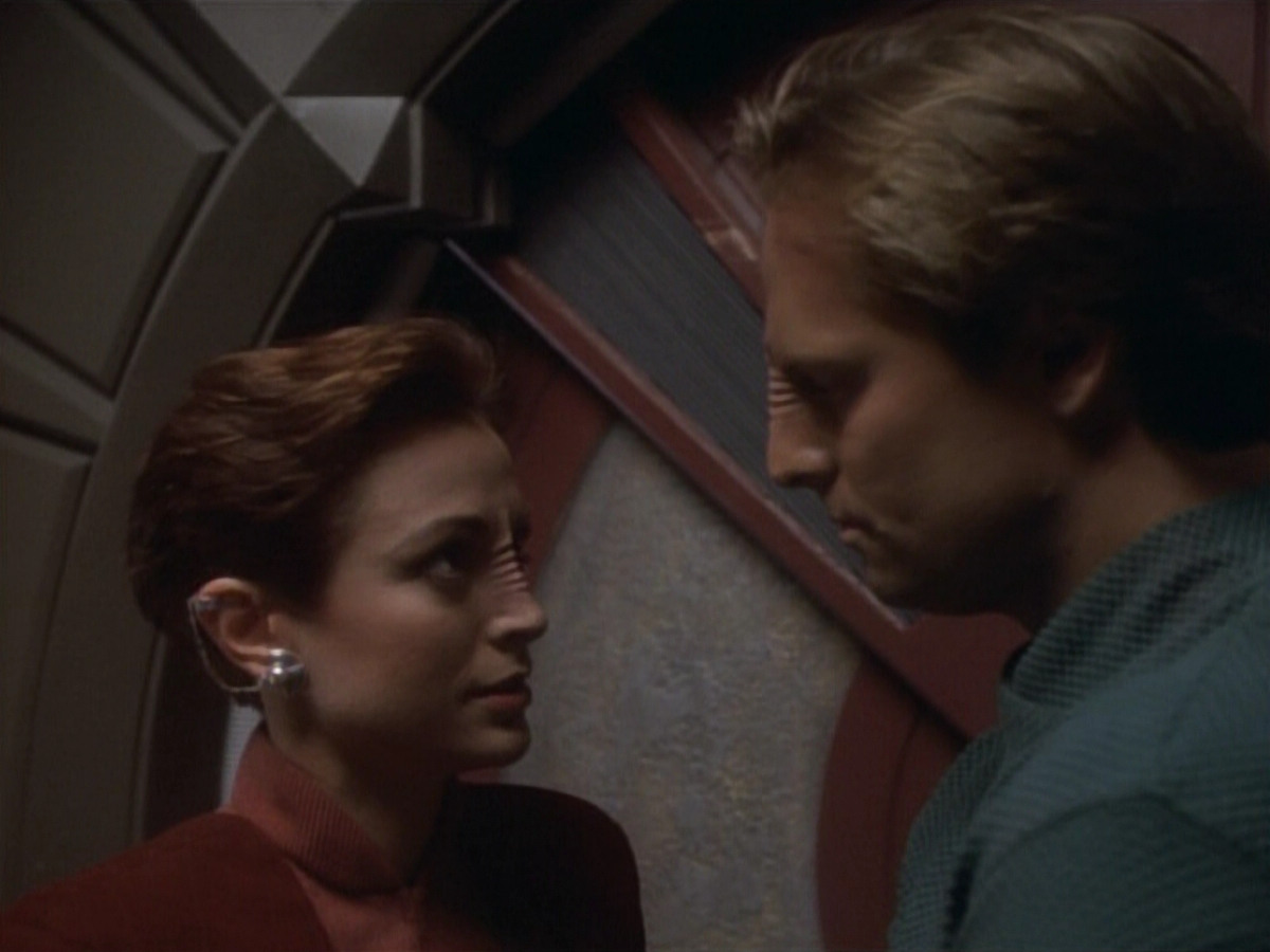 extant_StarTrekDS9_1x04-PastPrologue_3555.jpg