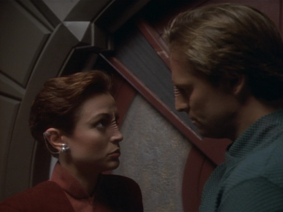 extant_StarTrekDS9_1x04-PastPrologue_3556.jpg