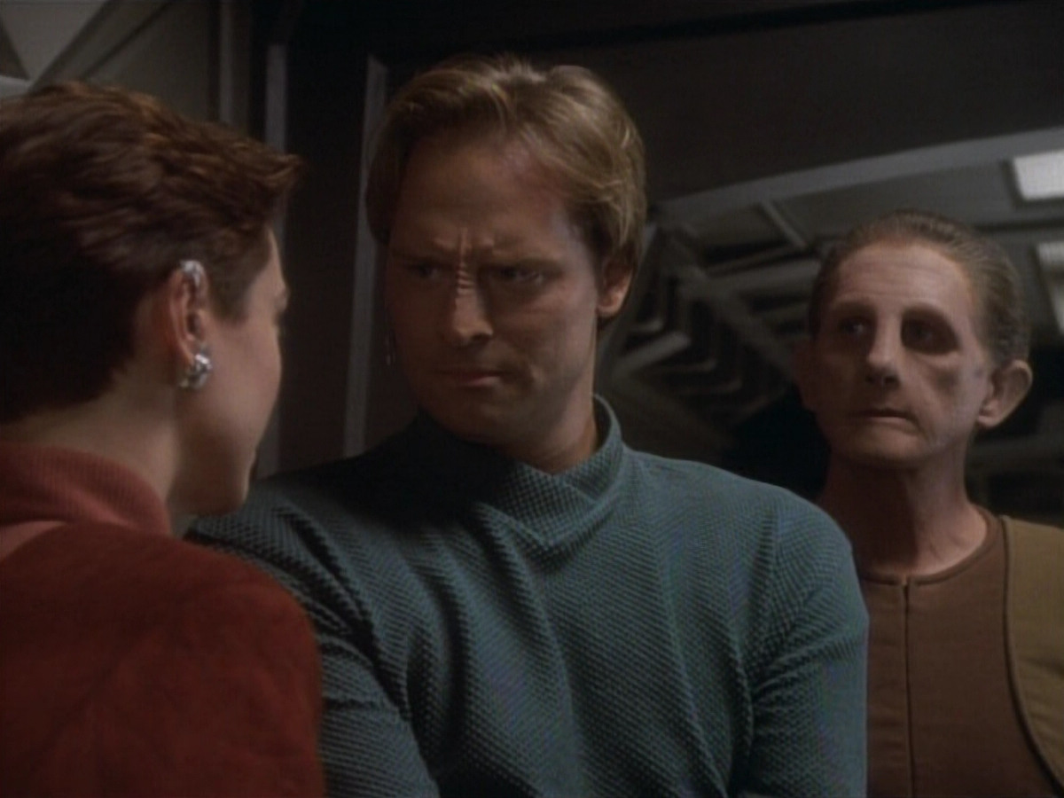 extant_StarTrekDS9_1x04-PastPrologue_3559.jpg
