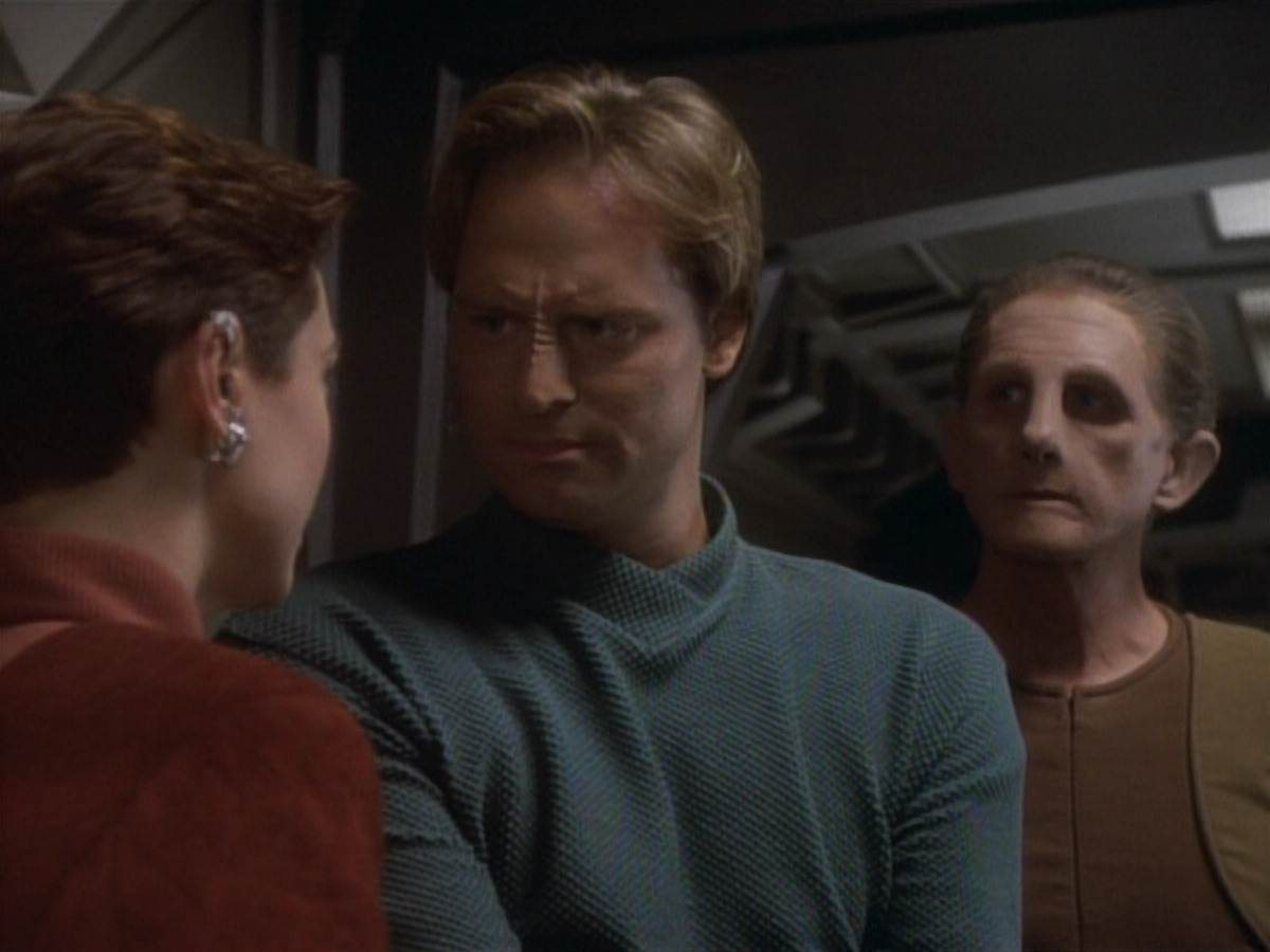 extant_StarTrekDS9_1x04-PastPrologue_3560.jpg