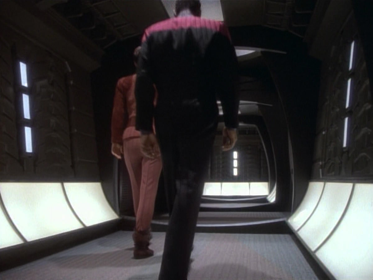 extant_StarTrekDS9_1x04-PastPrologue_3586.jpg