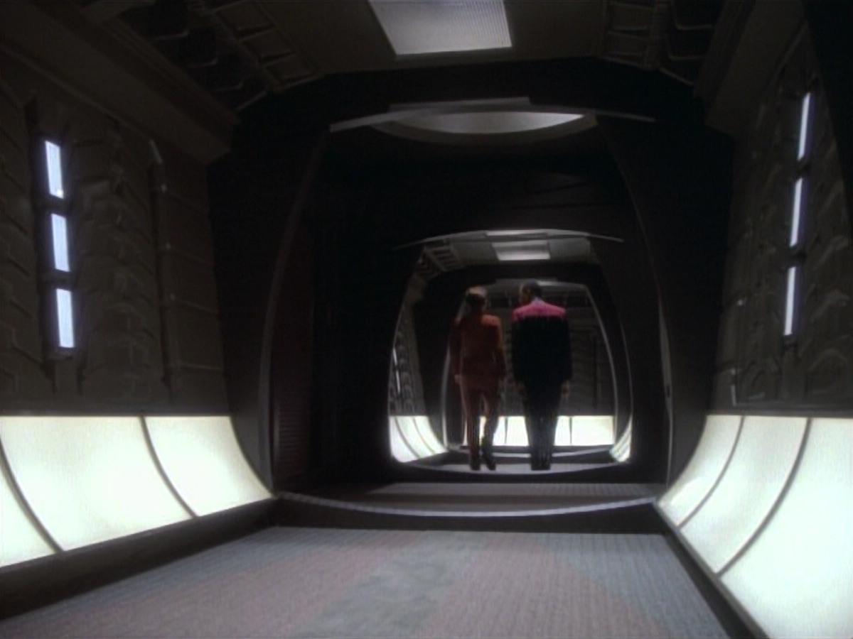 extant_StarTrekDS9_1x04-PastPrologue_3592.jpg