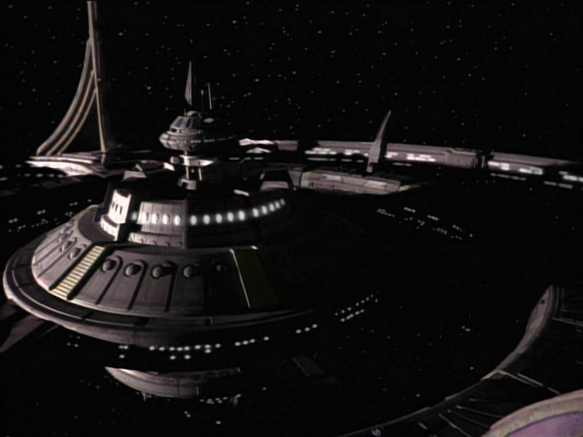 extant_StarTrekDS9_1x04-PastPrologue_3597.jpg