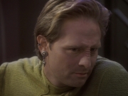 extant_StarTrekDS9_1x04-PastPrologue_1302.jpg
