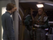 extant_StarTrekDS9_1x04-PastPrologue_3051.jpg