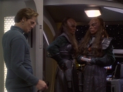 extant_StarTrekDS9_1x04-PastPrologue_3053.jpg