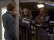 extant_StarTrekDS9_1x04-PastPrologue_3057.jpg