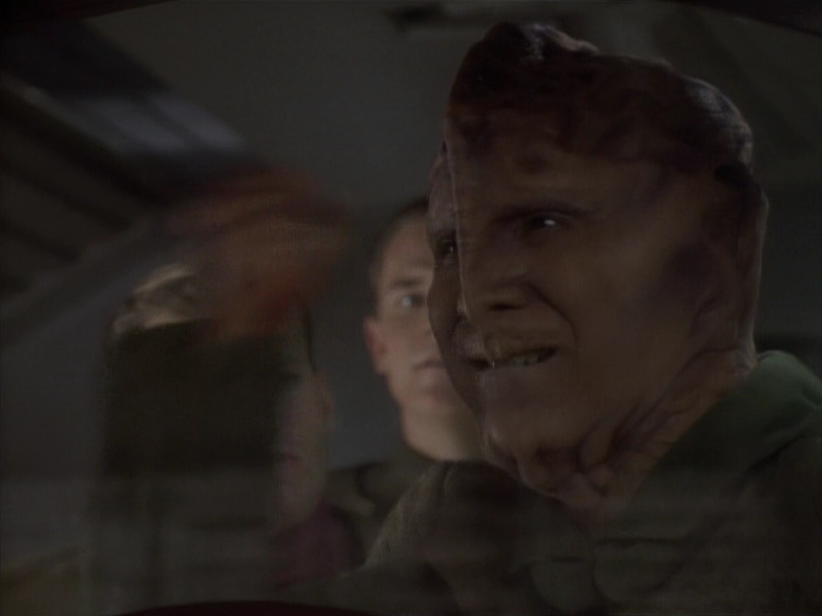 extant_StarTrekDS9_1x05-Babel_00016.jpg