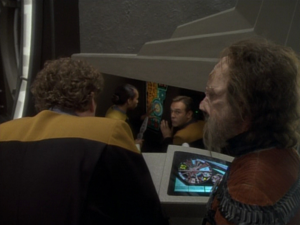 extant_StarTrekDS9_1x05-Babel_00045.jpg