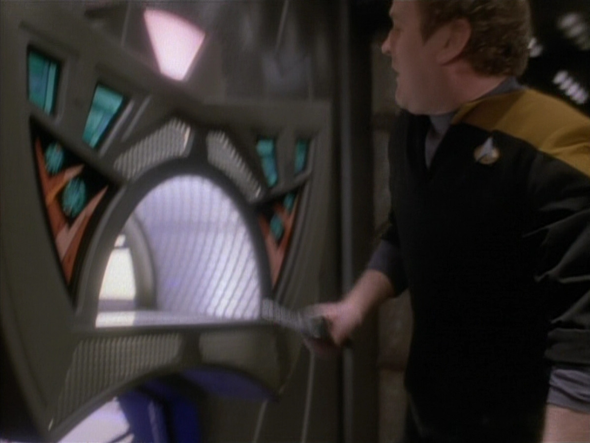extant_StarTrekDS9_1x05-Babel_00286.jpg