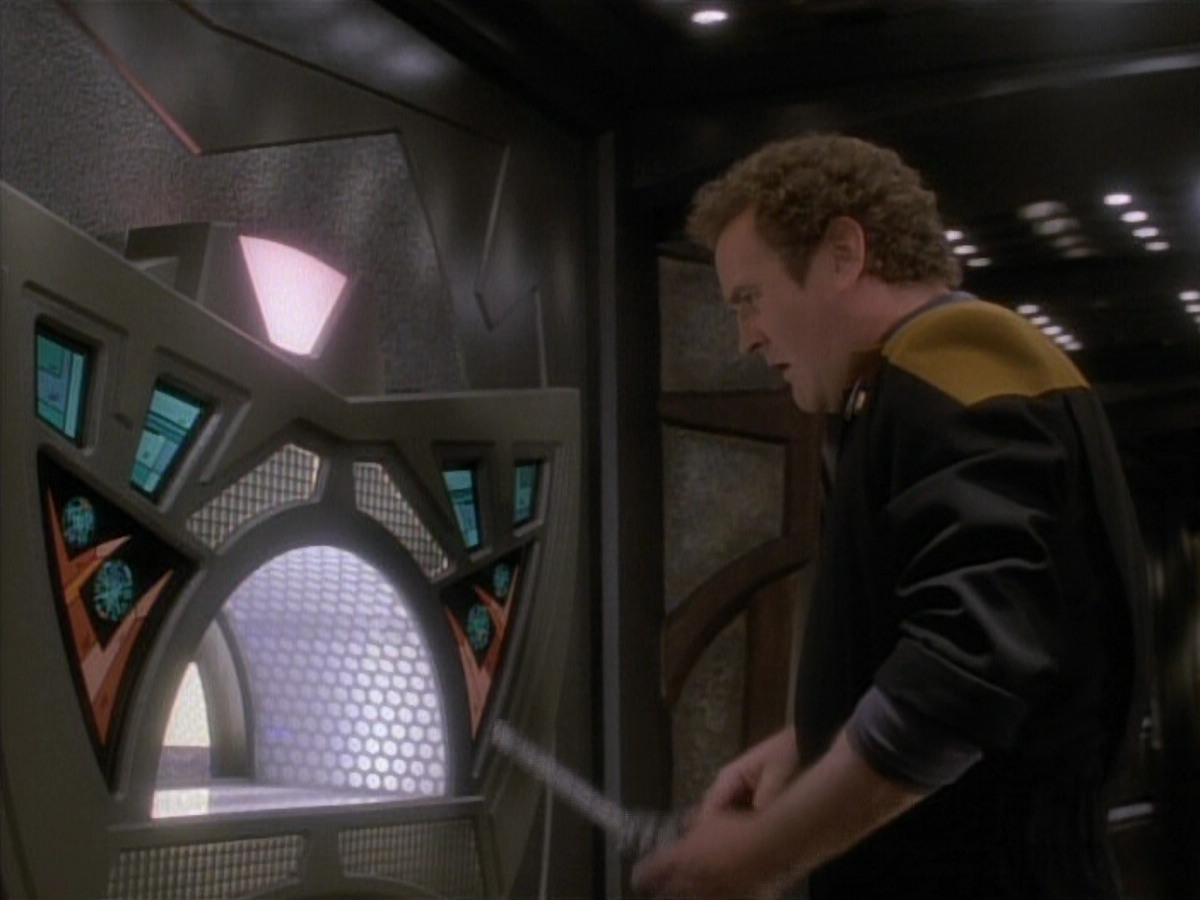 extant_StarTrekDS9_1x05-Babel_00329.jpg