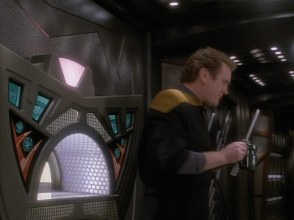 extant_StarTrekDS9_1x05-Babel_00355.jpg