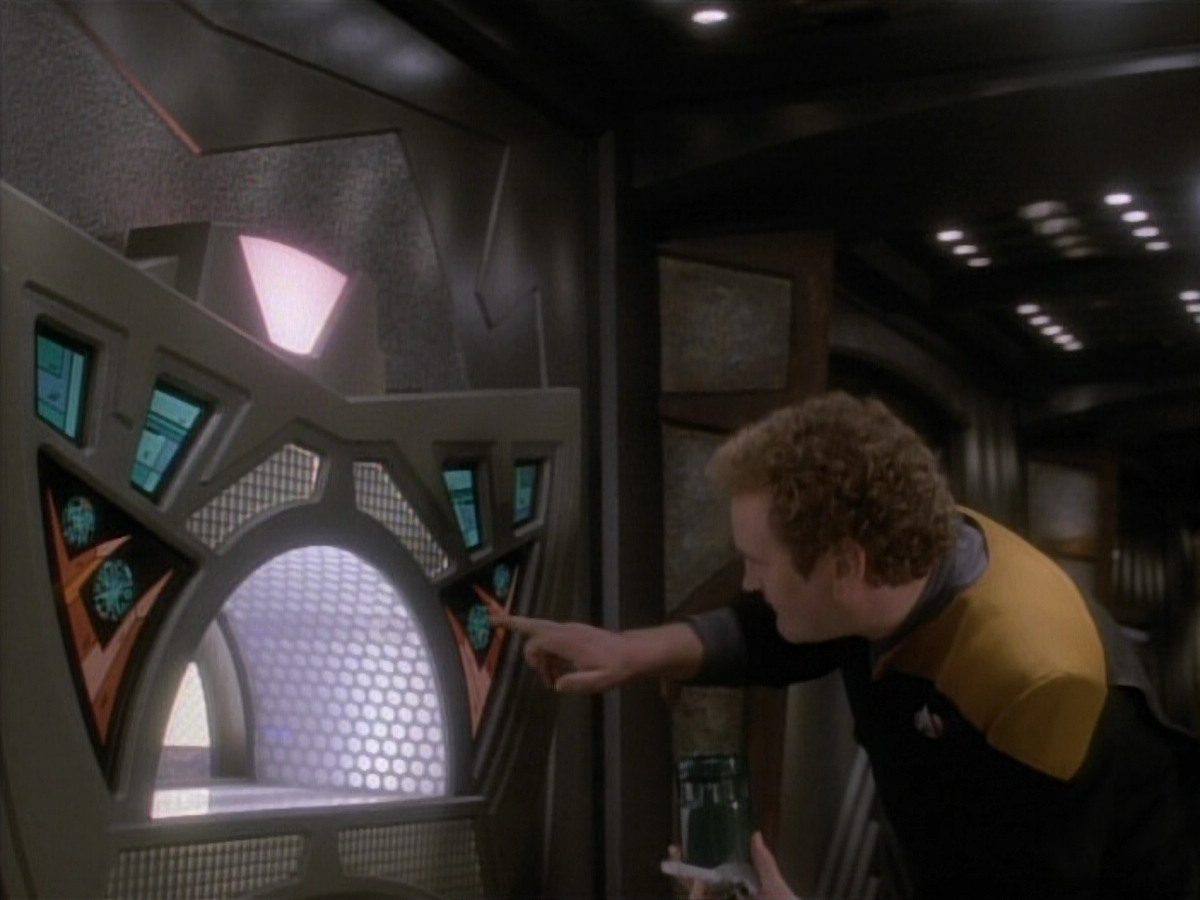 extant_StarTrekDS9_1x05-Babel_00359.jpg