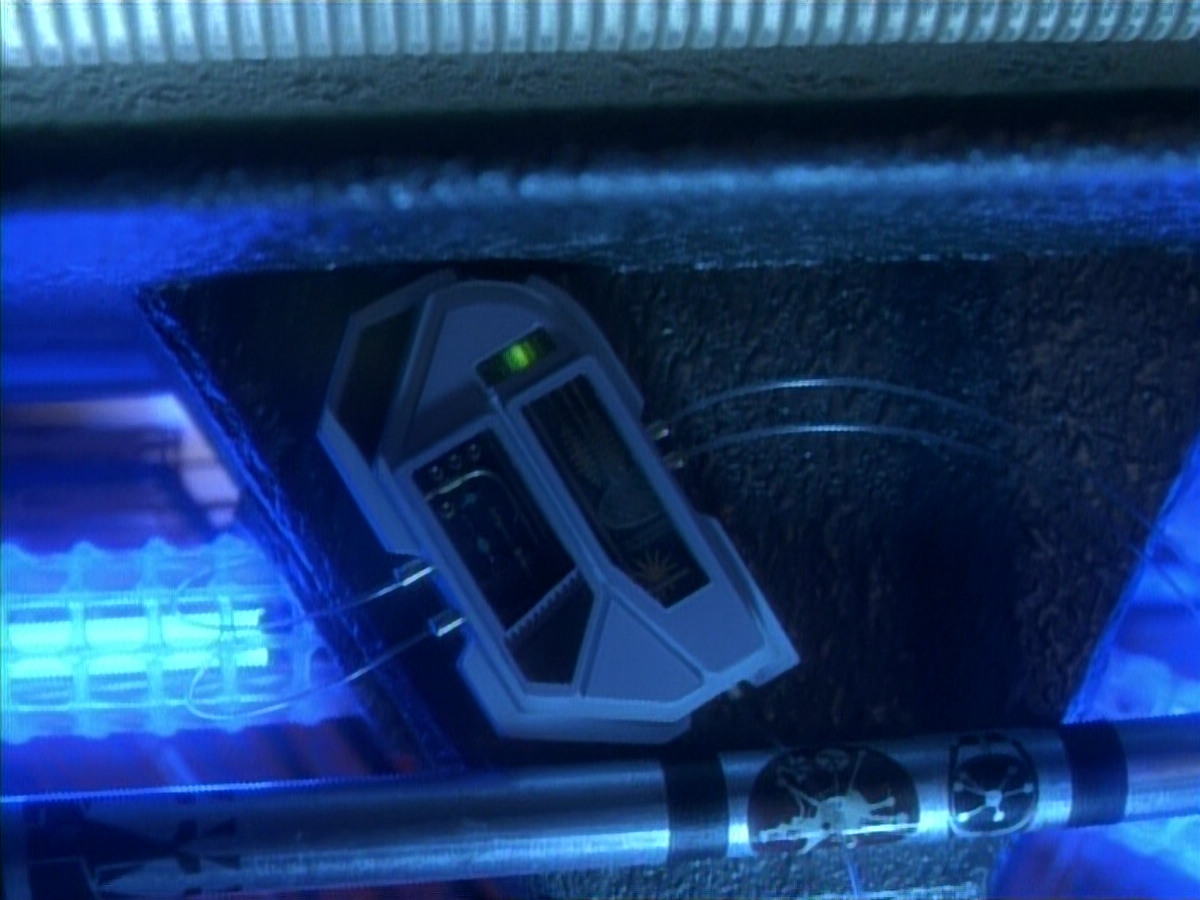 extant_StarTrekDS9_1x05-Babel_00378.jpg