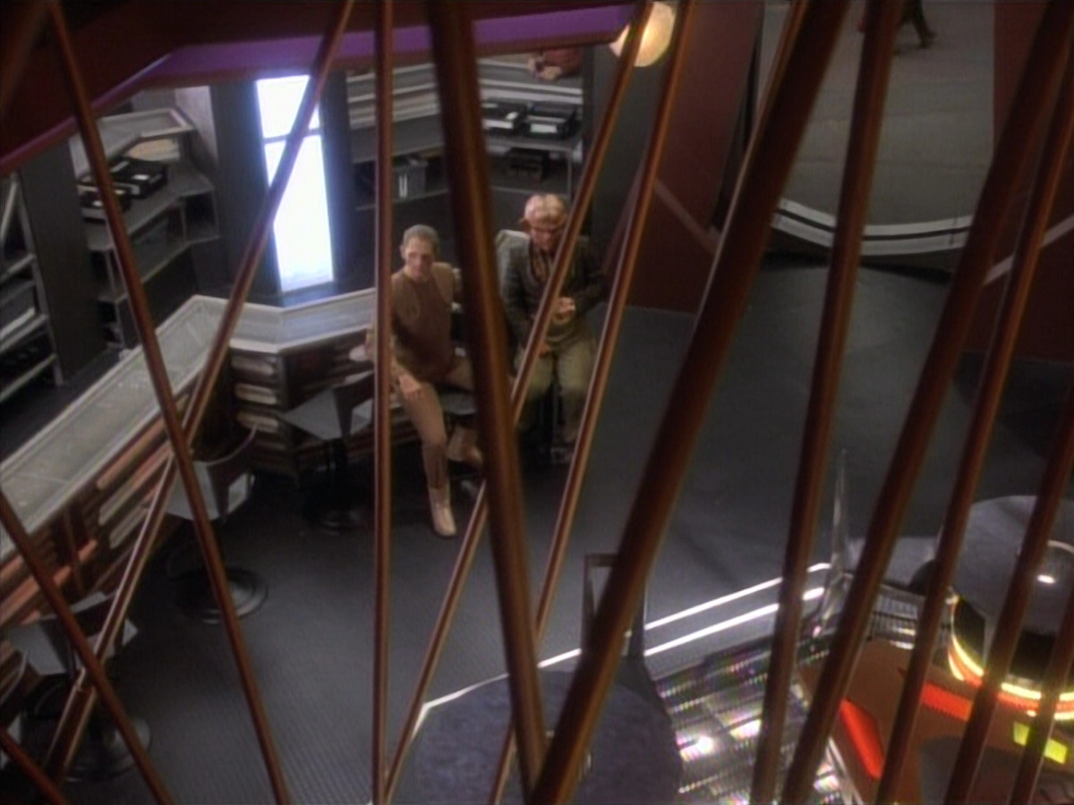 extant_StarTrekDS9_1x05-Babel_00553.jpg
