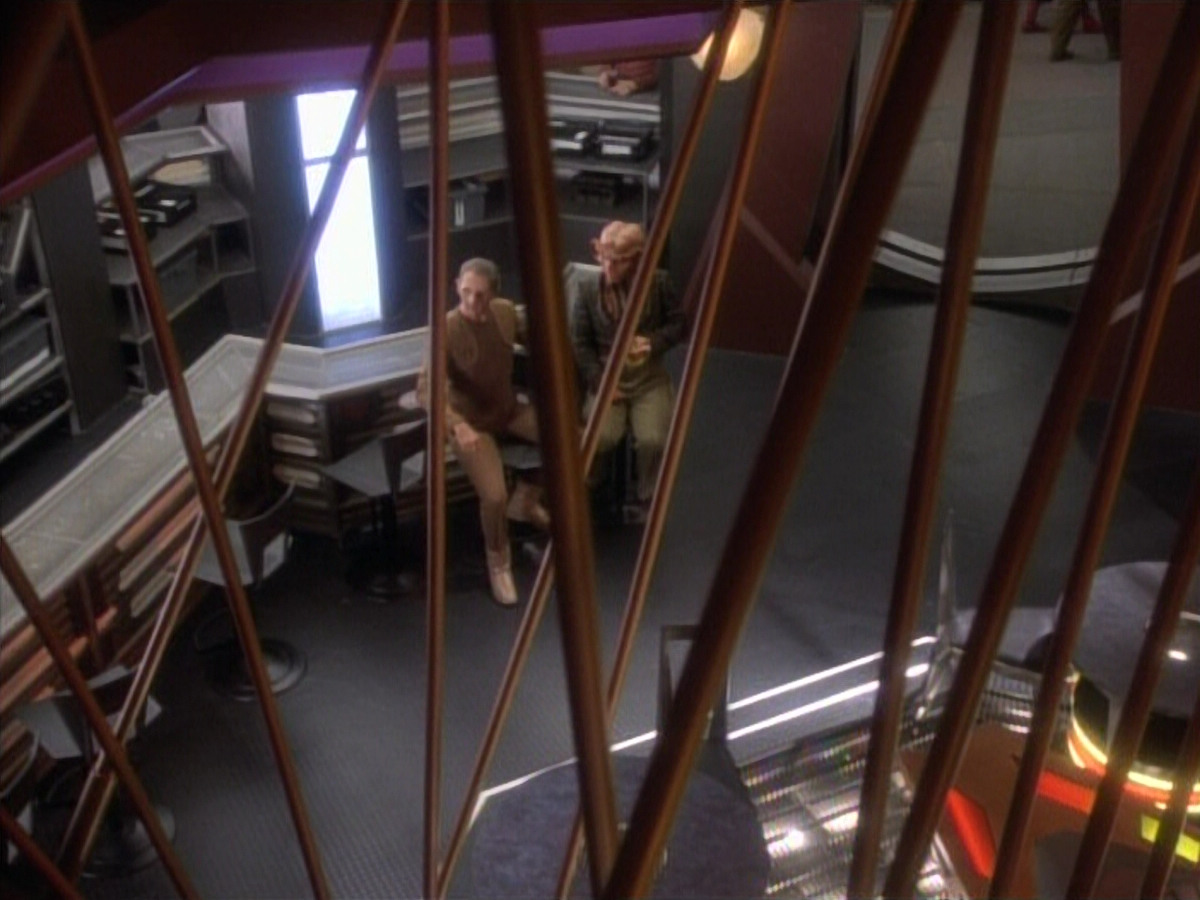 extant_StarTrekDS9_1x05-Babel_00554.jpg