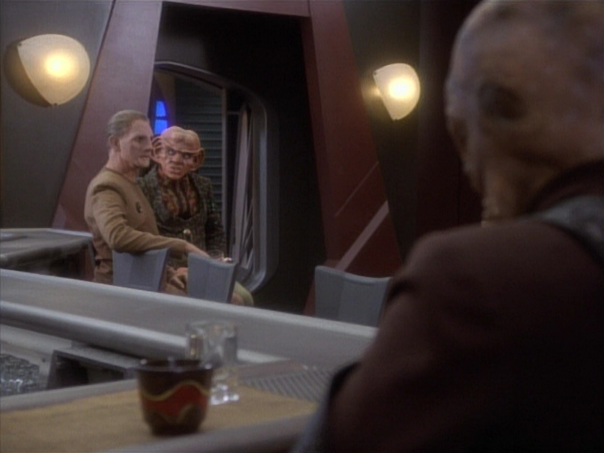 extant_StarTrekDS9_1x05-Babel_00555.jpg