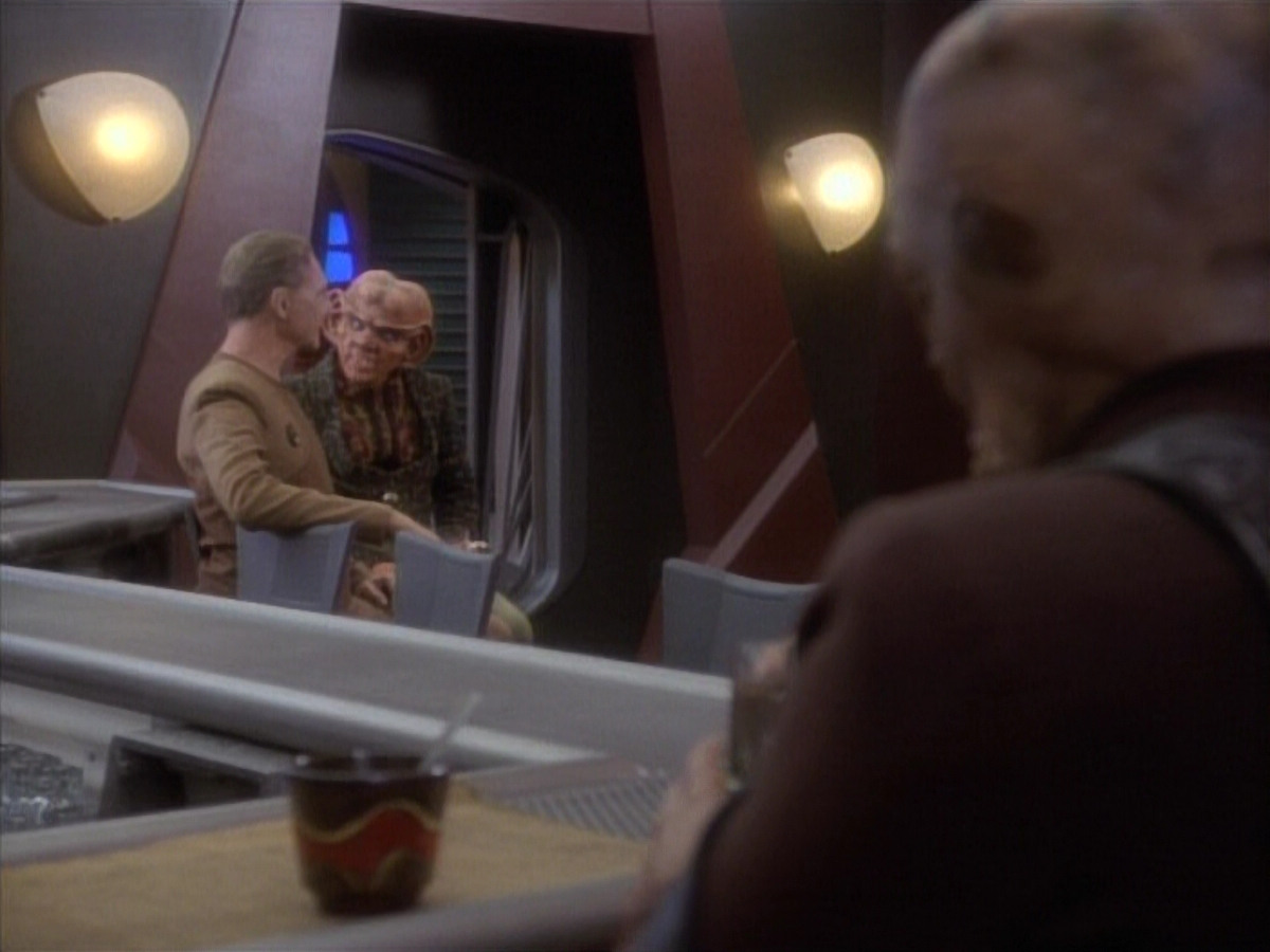 extant_StarTrekDS9_1x05-Babel_00560.jpg