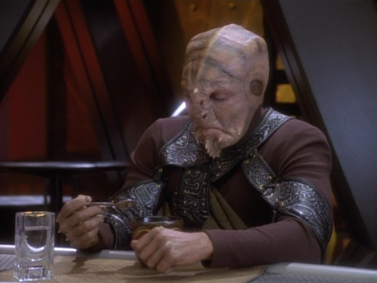 extant_StarTrekDS9_1x05-Babel_00576.jpg