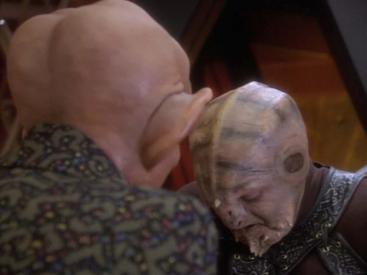 extant_StarTrekDS9_1x05-Babel_00625.jpg