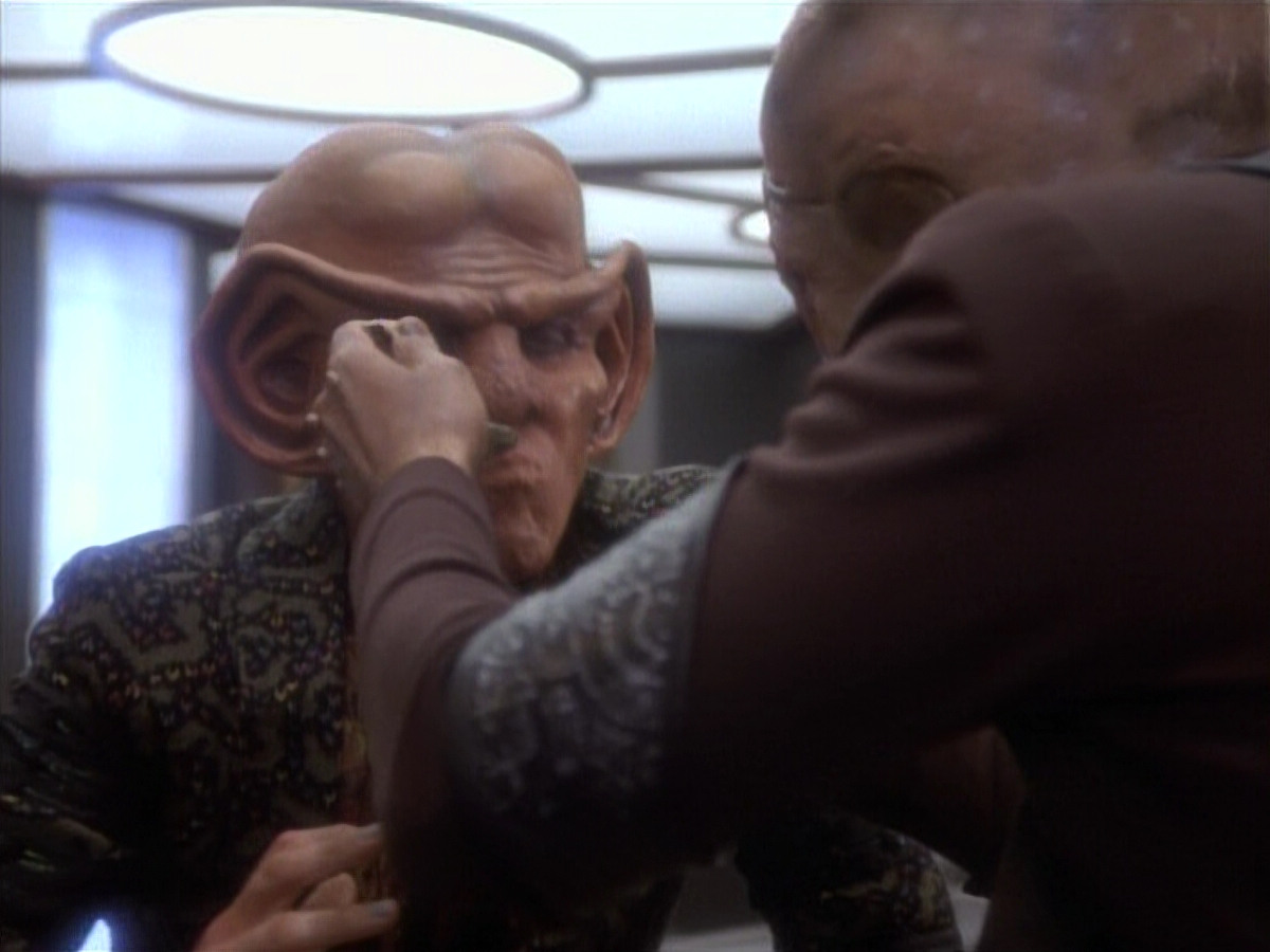 extant_StarTrekDS9_1x05-Babel_00628.jpg