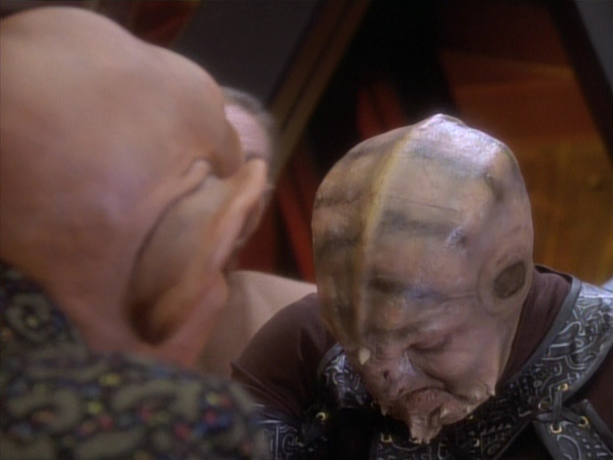 extant_StarTrekDS9_1x05-Babel_00638.jpg