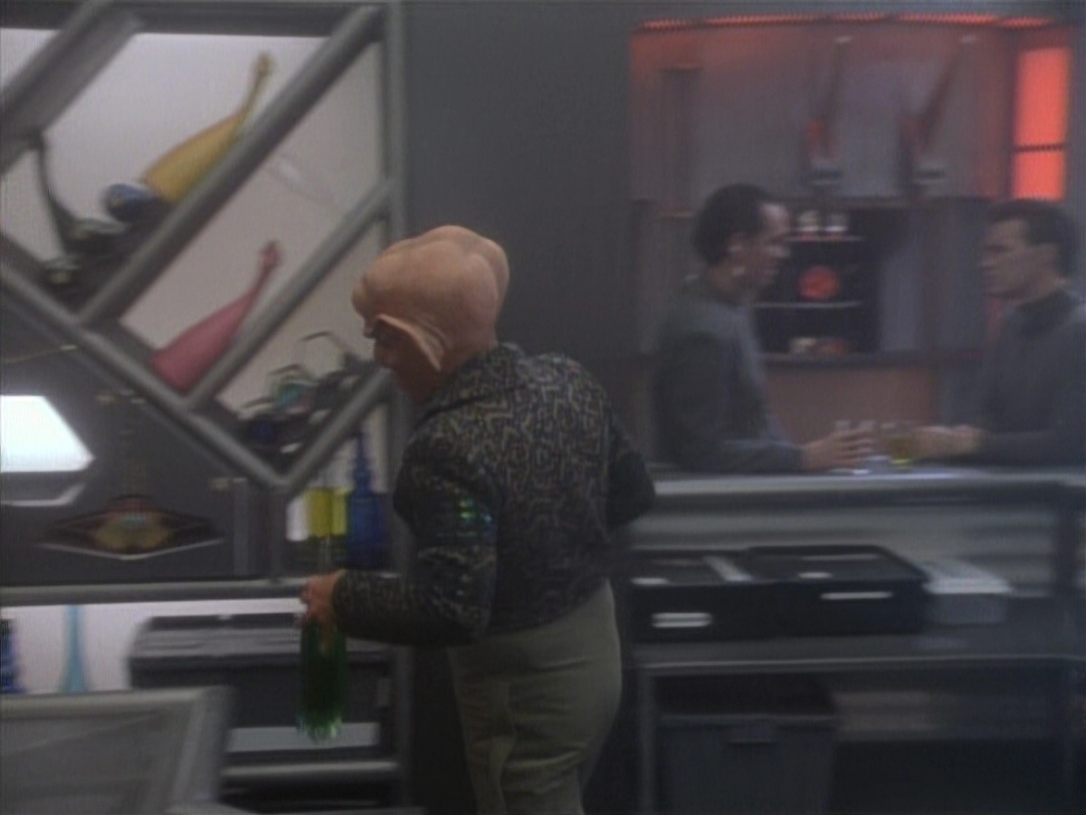 extant_StarTrekDS9_1x05-Babel_01401.jpg