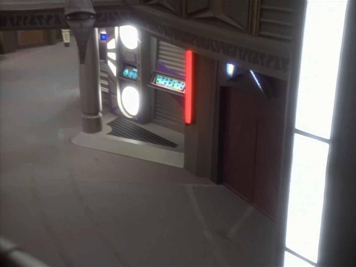 extant_StarTrekDS9_1x05-Babel_01438.jpg