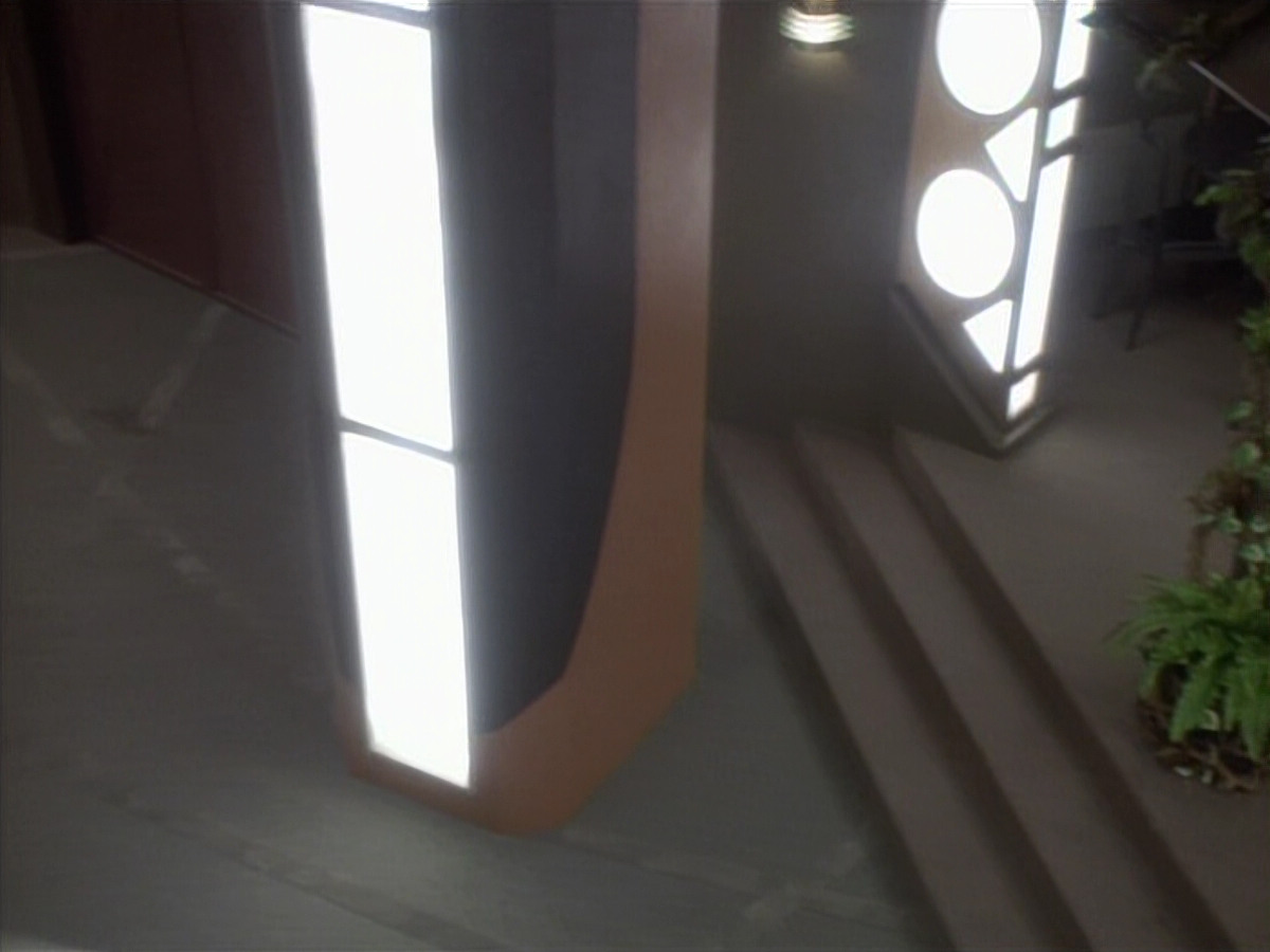 extant_StarTrekDS9_1x05-Babel_01442.jpg