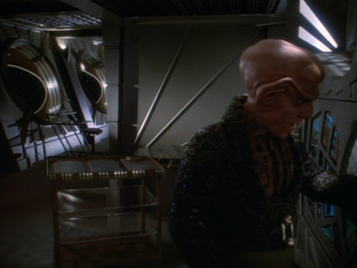 extant_StarTrekDS9_1x05-Babel_01581.jpg
